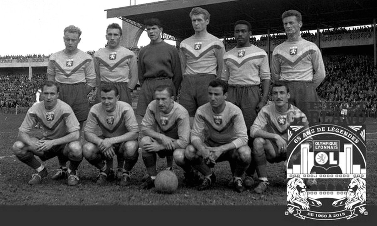 GRAND AUTOCOLLANT VINTAGE OL 70s )) OLYMPIQUE LYONNAIS point ami